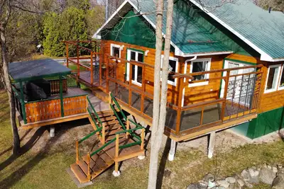 Image de Escape to 10-acres of Nature in this Classic Custom-Made Villa!