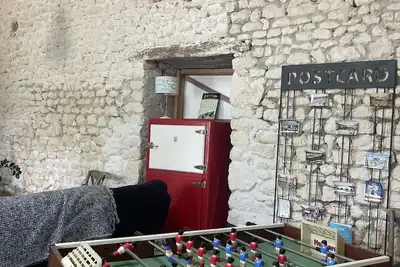 Image de Vieux chai retapé entre mer et forêt