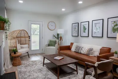 Image de Beautifully Renovated and Decorated Home in Great Neighborhood