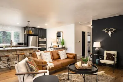 Image de Seth|810 Tincup Terrace · The Modern Mountaineer | 2. 7 acres w/ hot tub!