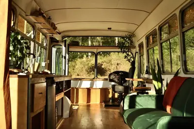 Image de Coffee Grounds - The Bus