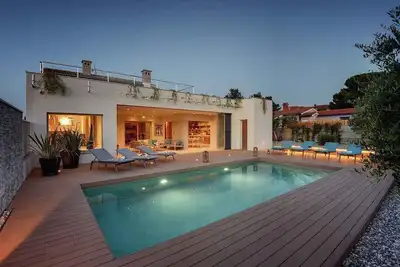 Image de Villa avec piscine et vue mer