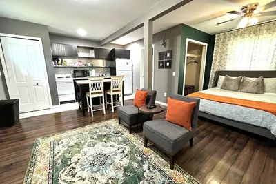Park Side Studio-Pets Welcome!