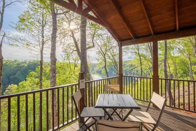 Image de Lake View Adventure Cabin at Bear Bluff Retreat