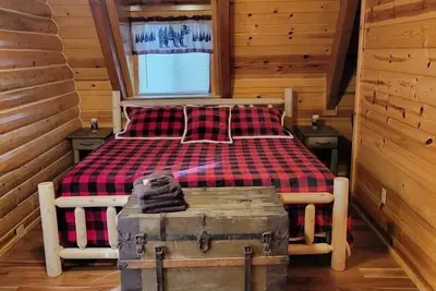 Image de Beautiful log cabin located close to National Park and Lake McCumber