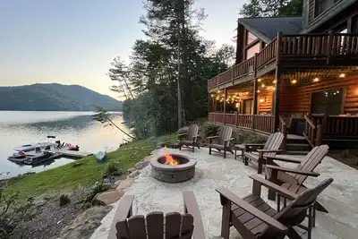 Image de Luxury Lakefront Cabin