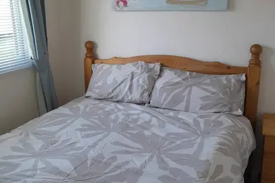 Image de 2 Bed-Sleeps 4-Pets-Parking-5 Min to Beach