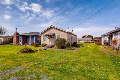 Image de Perfectly located home with pellet stove - walk to Trinidad State Beach & Harbor