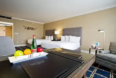 Image de Convenient Stay, Superb Location, Pool. Pets Allowed, Parking Onsite