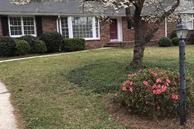 Image de 2000 sq ft ranch 1 mile to Masters gate 11