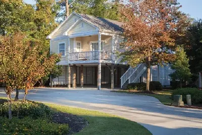 Image de North Myrtle Beach Cottage 3br\/2ba. Minutes from Beach Access