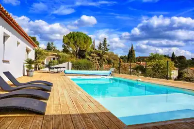 Image de Belle maison de vacances avec jardin