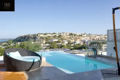 Image de Beautiful villa with views, indoor/outdoor Pool!