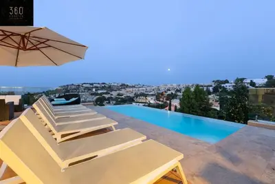 Image de Villa Gem with in/Outdoor Pool & Spa + Billiard