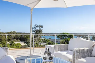 Image de Cloud Nine, 18 Wynne Cres - heated pool, waterviews, beach