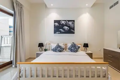 Image de Affordable Luxury 1bedroom, 5mins walk to Circle mall and parks!