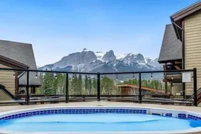 Image de Rockies Retreat | Central Location | Scenic Views