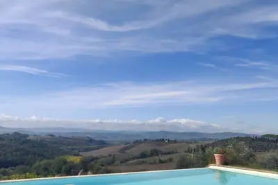 Image de Farm apartment, infinity pool - under 30 minutes to Siena,