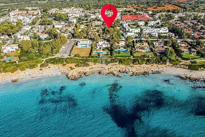 Image de Spacieuse maison jumelée avec piscine, à 100 mètres de la plage de Son Xoriguer
