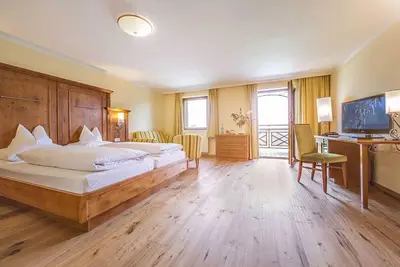 Image de Double room \"Rotkehlchen\" with pampering board 4 - Hotel der Wiesenhof