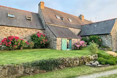 Image de Penty en pierre rénové en 2023 proche de la plage et du centre ville