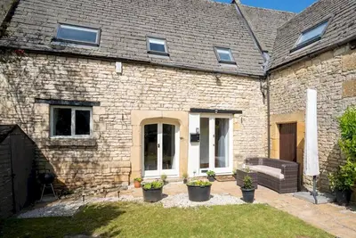 Image de Pass the Keys | Converted 17th century barn with garden parking