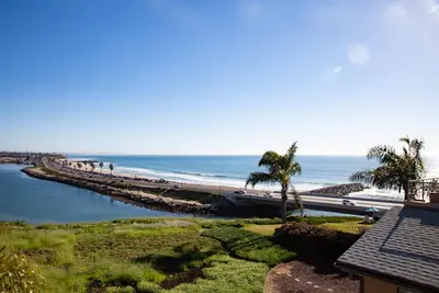 Image de Contemporary Tamarack Getaway: Ocean Views & Spa!