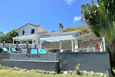 Image de La Sucrerie, villa avec piscine à 400 m du bourg et des plages