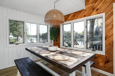 Image de Lakefront Oasis w/ Private Beach! Sleeps 8!