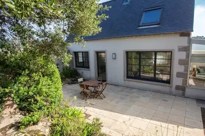 Image de Petite maison romantique pour 4 personnes. Les pieds dans l eau à Port-Blanc.