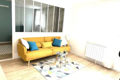 Image de T2 cosy rénové – Centre Bordeaux, Palais Gallien