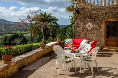 Image de Maison de vacances 'Finca Ses Coves' avec vue sur la montagne, terrasse privée et Wi-Fi