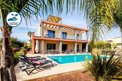 Image de Villa with heatable pool, 2 jacuzzis & Bbq