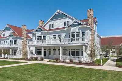 Image de A Glorious Getaway Sheboygan - Lux Lake Condo