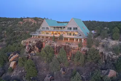 Image de Teepee Lodge at giant ranch with horses & firearms