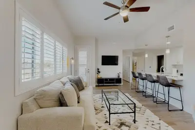 Image de Luxury Condo 2br Best Location!