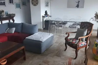 Image de Grand appt lumineux proche plages et  commerces. Parking et  véhicule possibles