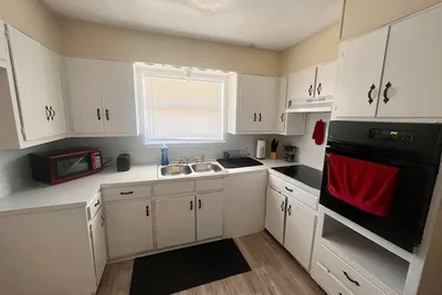 Image de Centrally Located 4 Bedroom Home- Sleeps 8