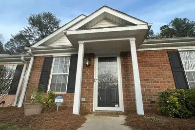 Image de Gorgeous Augusta Townhouse!