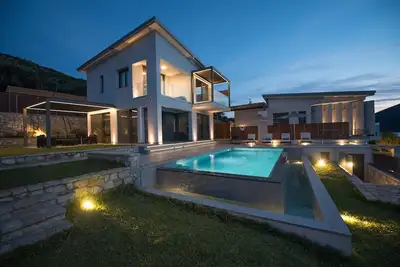 Image de Mrs Grey luxury villa is  a modern with its  own private beach