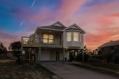 Image de 🌟Charming Retreat🌟 Dogs ✔️, Beach Chairs, Bikes, Bonus Living Room, ❤️ of Kdh