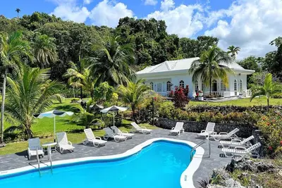 Image de Stay Close to Winnifred Beach & Bikini Beach! 2 King Suites w/ Free Breakfast!