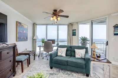 Image de Wrap Around Balcony With Surrounding Beach Views! ! !