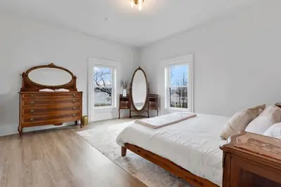 Image de Private Suite at the Cayuga Shoreline