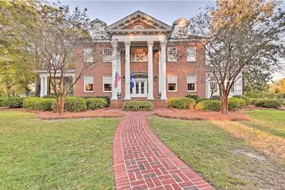 Image de Gorgeous, Southern Home in Beautiful Cheraw
