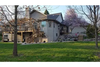 Image de Spacious Waterfront Home With Riverside Bar Area - Enjoy the Fox River Lodge!