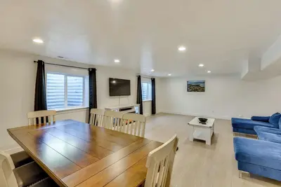 Image de Sleek & Modern Morgan Abode: Great for Families!