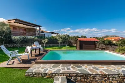 Image de Villa Malv : villa avec piscine à proximité de la plage de Pelosa