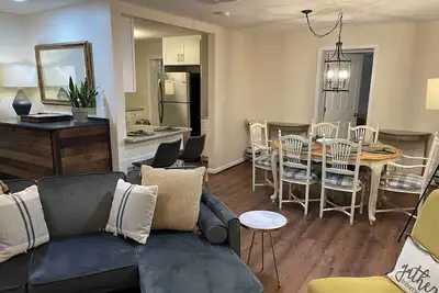 Image de Blue Bungalow-Downtown Acworth