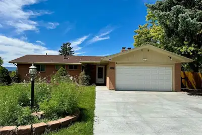 Image de Spectacular Mountain View in Centennial - Hot Tub, Fire Pit & Ev Charger